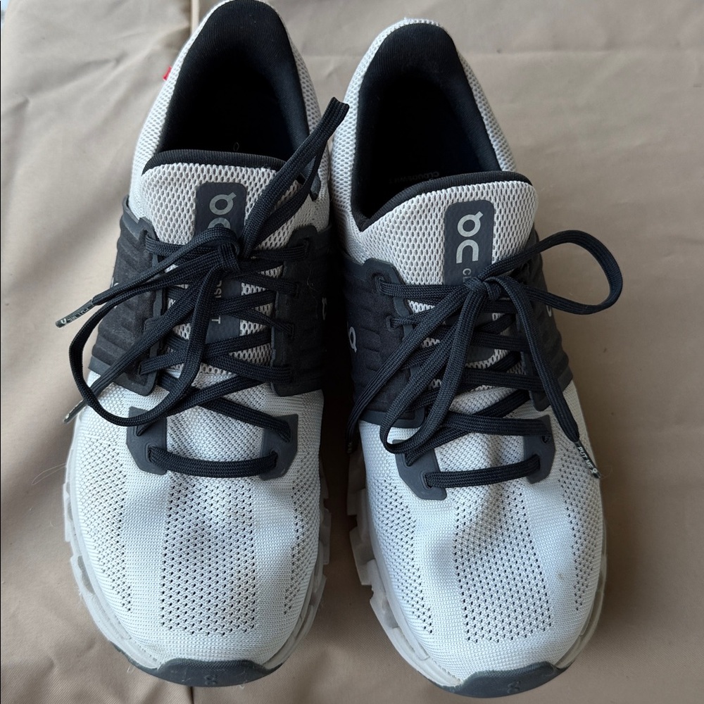 On Running women’s Cloud Swift size 9
